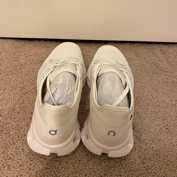 NWOT On Cloudpulse Sneakers - Picture 3 of 4